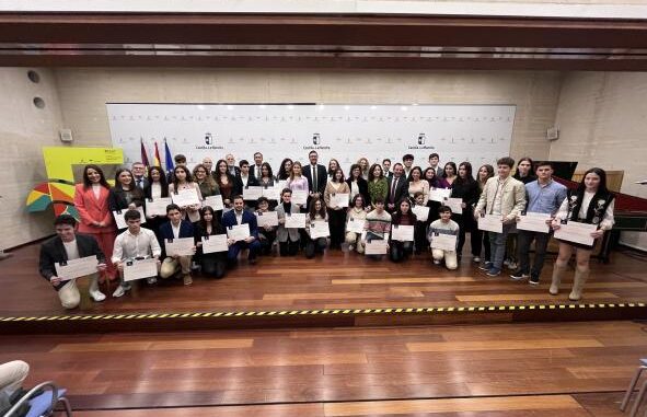 El-Gobierno-regional-ensalza-el-esfuerzo-de-los-mejores-expedientes-del-pasado-curso-en-los-niveles-de-ESO-Bachillerato-y-Ensenanzas-Artisticas