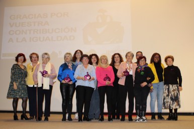 Iniesta-homenajeo-a-mujeres-relevantes-de-la-localidad-este-8M