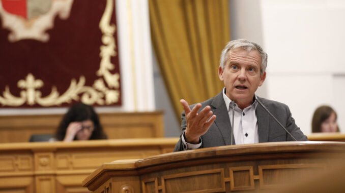 El-PSOE-critica-el-negacionismo-de-Vox-de-la-solidaridad-y-de-la-humanidad-respecto-a-los-menores-migrantes-de-la-mano-del-PP