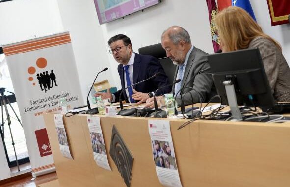 La-Junta-y-la-UCLM-inician-una-sucesion-de-jornadas-para-informar-al-alumnado-sobre-las-Prueba-de-Acceso-a-la-Universidad