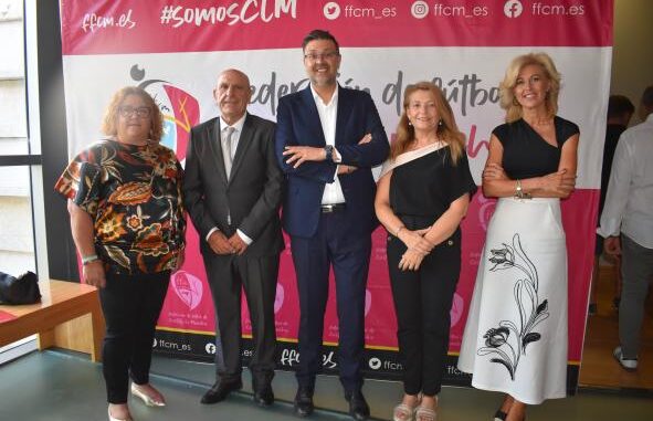 El-Gobierno-regional-trabaja-en-un-nuevo-formato-de-liga-regional-masculina-de-futbol-y-la-puesta-en-marcha-de-una-competicion-femenina-autonomica-en-esta-disciplina